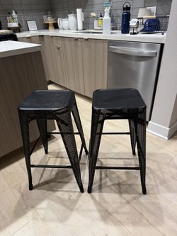 2 Barstools
