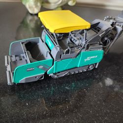Vogele Paver Model - Dont Know If All Pieces Are There - But Its Metal And All The Parts Move - 1:50 Scale