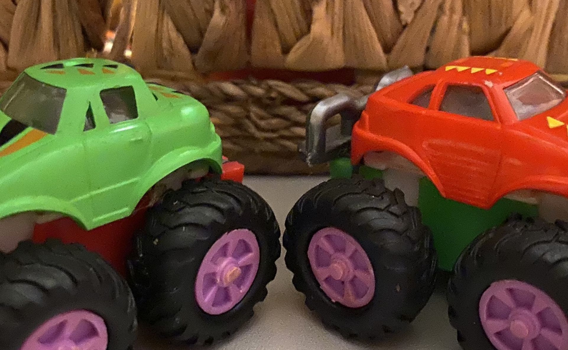 WAY-FORMED Toys 2 cars set red and green color 2.5” L