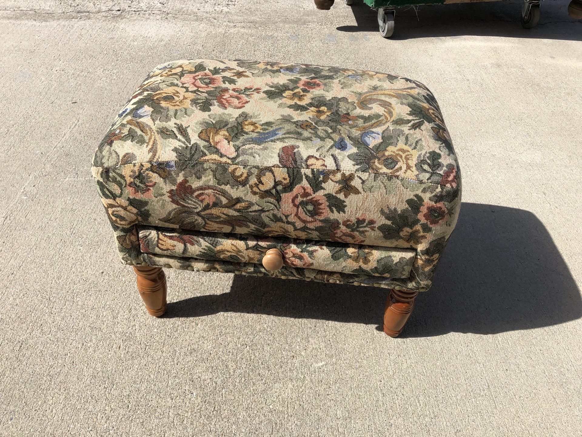 Small foot stool