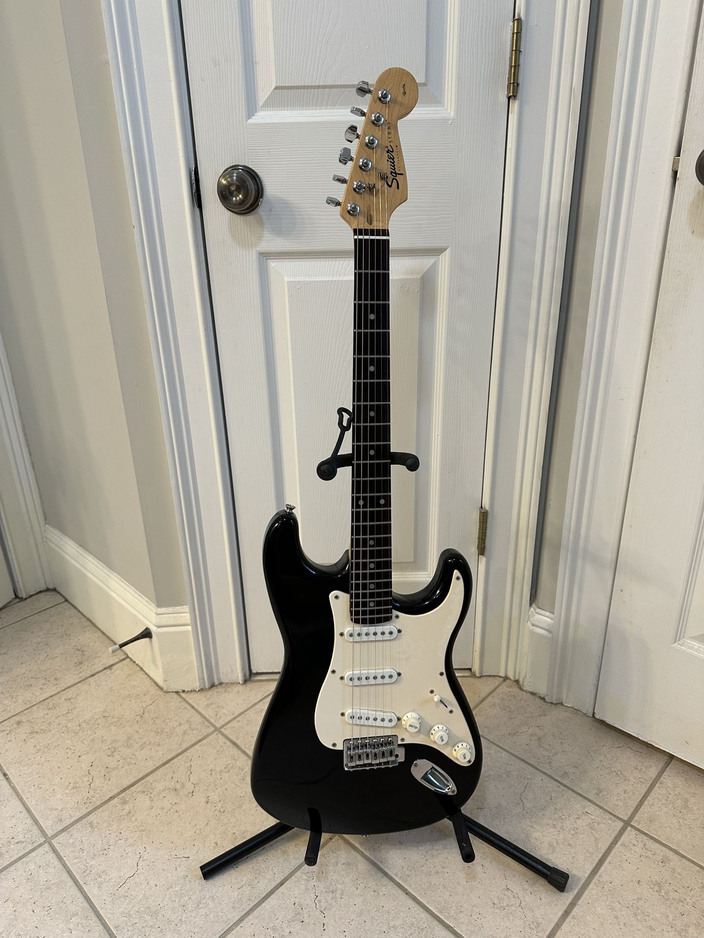 Fender Squier Stratocaster Electric Guitar. Black Finish