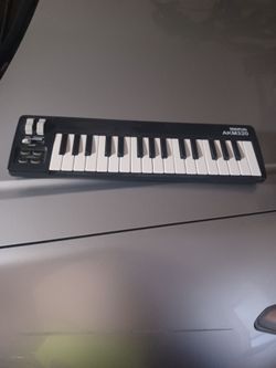 MIDIPLUS AKM320 32-Key MIDI Keyboard Controller — $39 OBO
