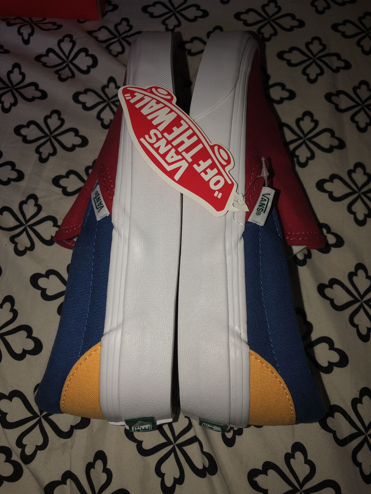 DS VANS YACHT CLUB (LIMITED EDITION) SIZE 6