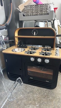 Best offer pick up today!! Kids crate and barrel mid century play kitchen