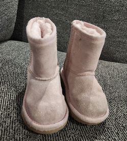 Toddler girl Ugg boots size 6