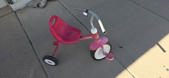 Classic Red Radio Flyer Toddler Tricycle
