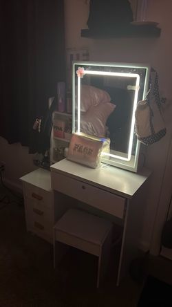 Makeup vanity