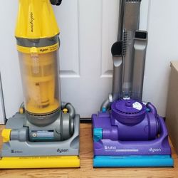 2 DYSON DC7 VACUUM CLEANER WITH POWERFUL SUCTION  , WORKS EXCELLENT  , IN THE BOX 