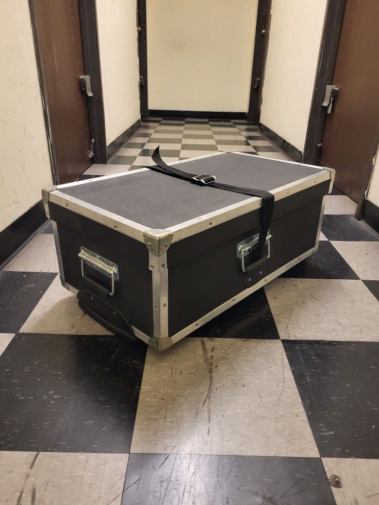 Fiber Equipment Case w/Wheels
