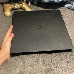Ps4 With Controller