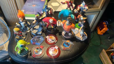 Disney infinity games and figures