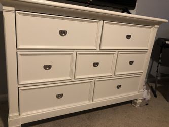 Art van white 2025 dresser