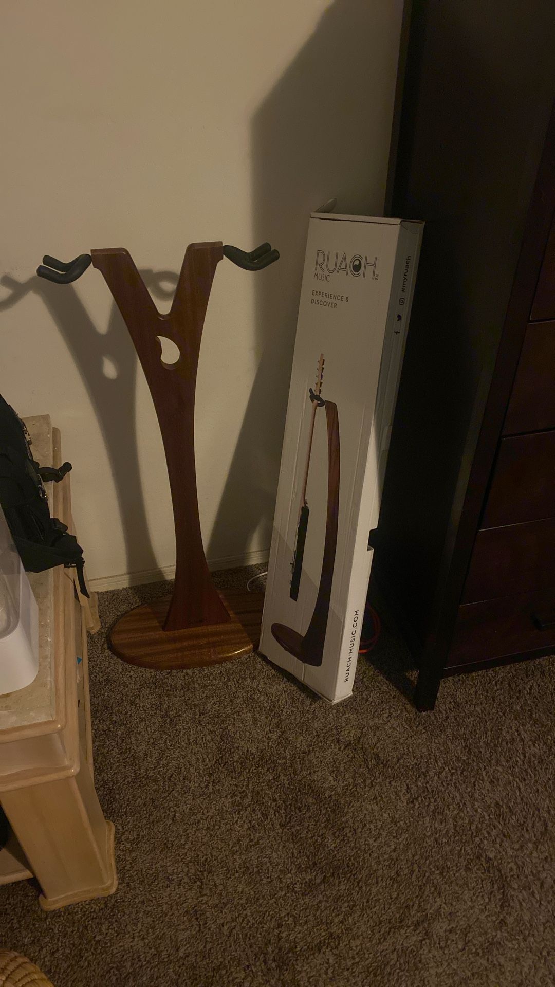 Ruach GS-1 Dual Acoustic/Electric Double Guitar Stand – Mahogany