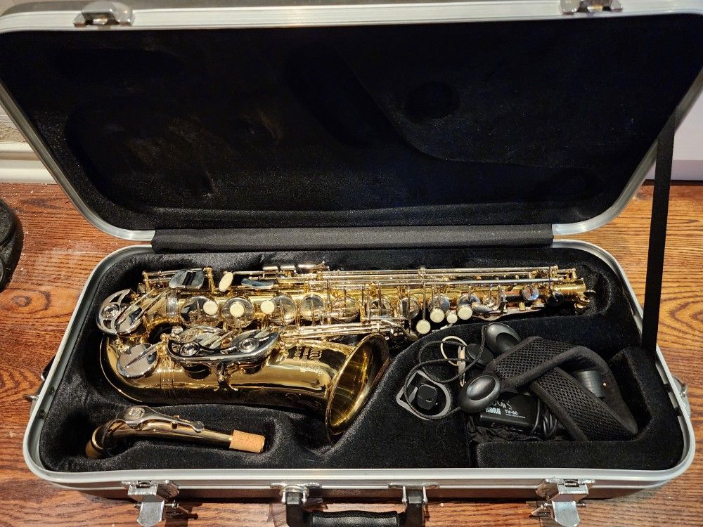 Selmer Alto Saxophone AS400