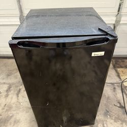 Mini Fridge Magic Chef 3.3 Cu. Ft.