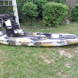 Kayak 13 And 1/2 Ft With Trolling Motor