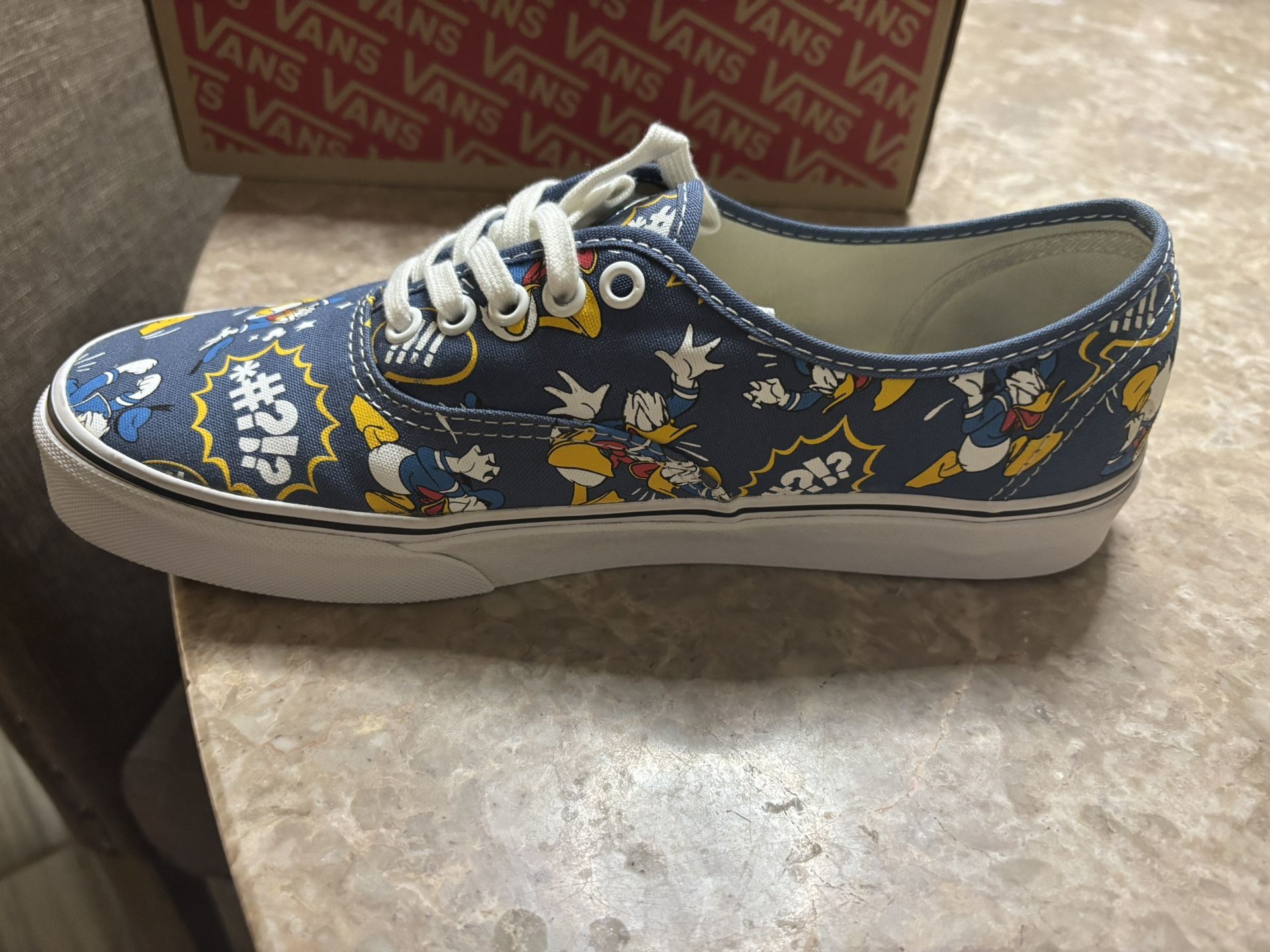 Disney Vans Donald Duck Size 9.0 Men 10.5 Women And