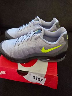 Nike Air Max Invigor gray sneakers, size US 4.5 Y/ 6 womens