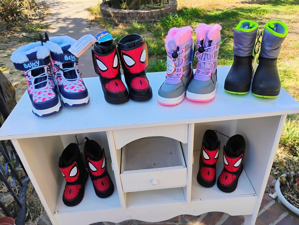 New Kids Snow Boots Lots Of Sizes Spidey Light Ups $20 Each