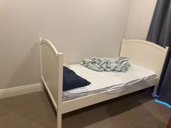 Bed frame queen, Matress queen, Bed frame twin