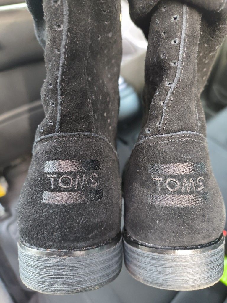 Toms Black Suede Boots. Size 6
