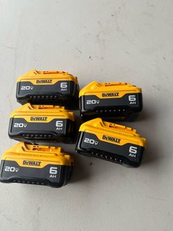 Baterías de 6 amperios $75 cada una