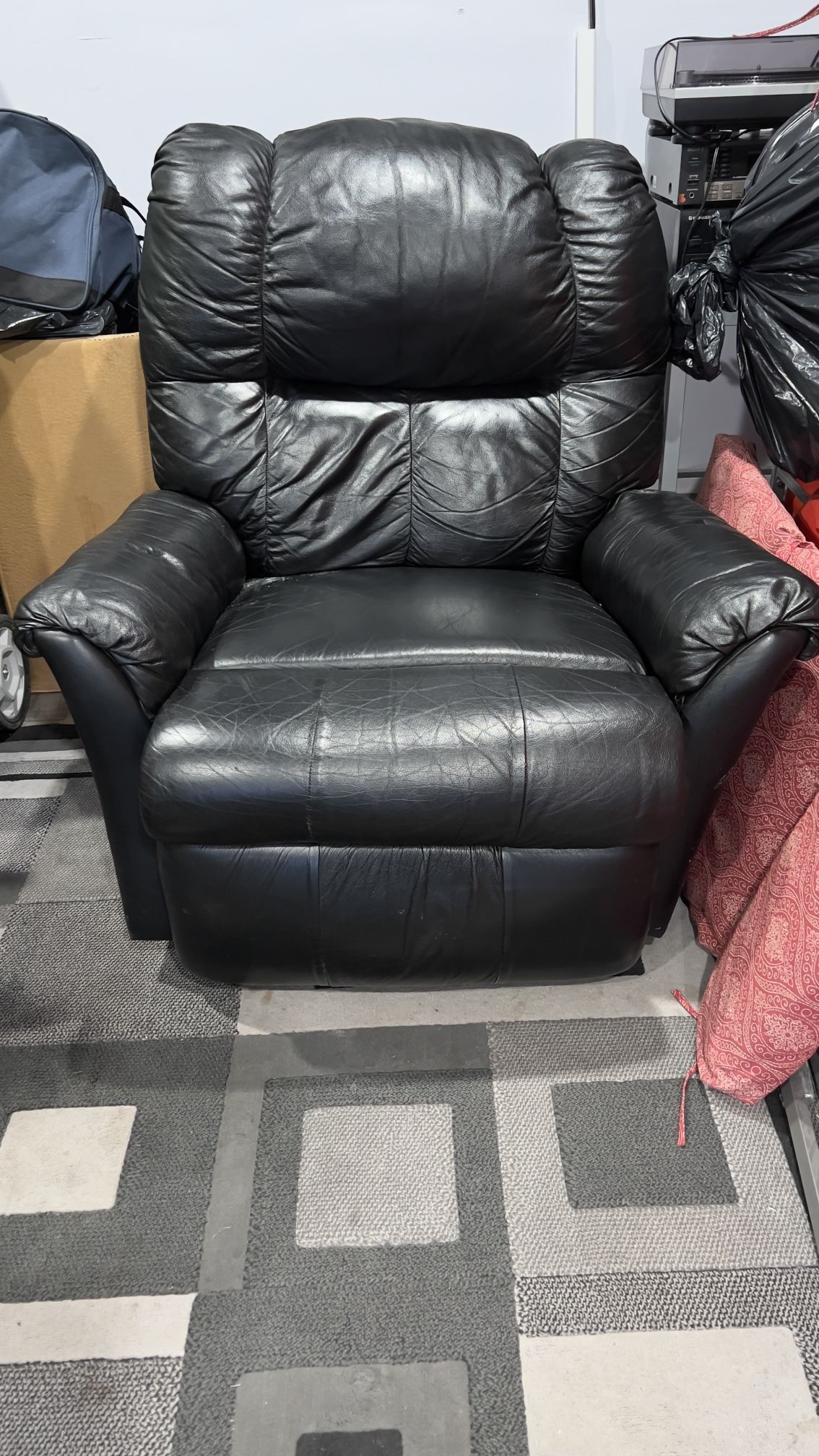 Black Leather Recliner for Sale in Woodbridge Township, NJ OfferUp