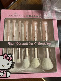 Impressions Hello Kitty  Kawaii Icon Brush Set