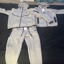 Nike tech sweatsuit brand new with tags medium