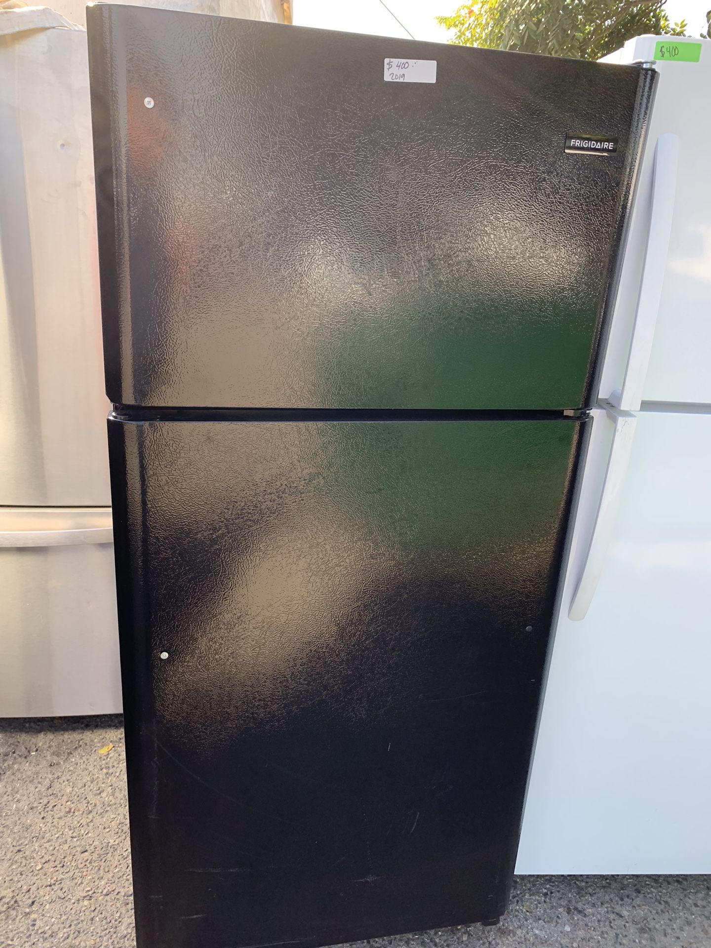 Frigidaire black top freezer refrigerator