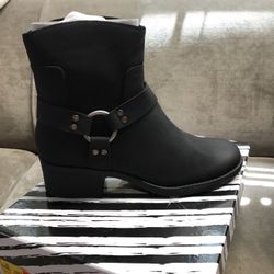 Boots Women’s Size 8