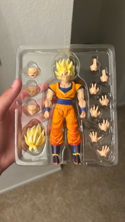 S.H. Figuarts Super Saiyan Goku action figure
