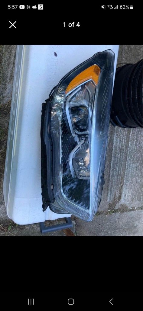 17-19 Ford Escape Passenger Xenon Headlight