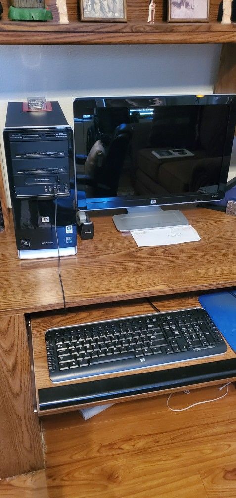 HP Desktop Computer With Monitor And Keyboard