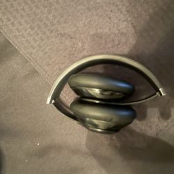beat studio 3s yes they work perfect condition with charger