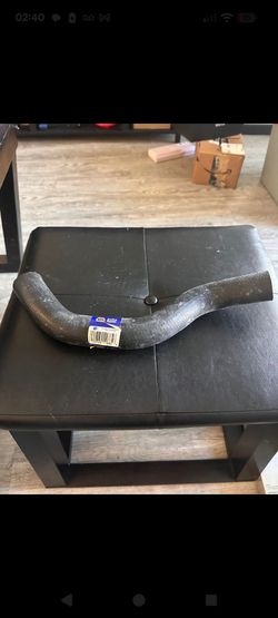 Molded Coolant Hose 1 3/8" x 1 3/8" x 17 13/32"