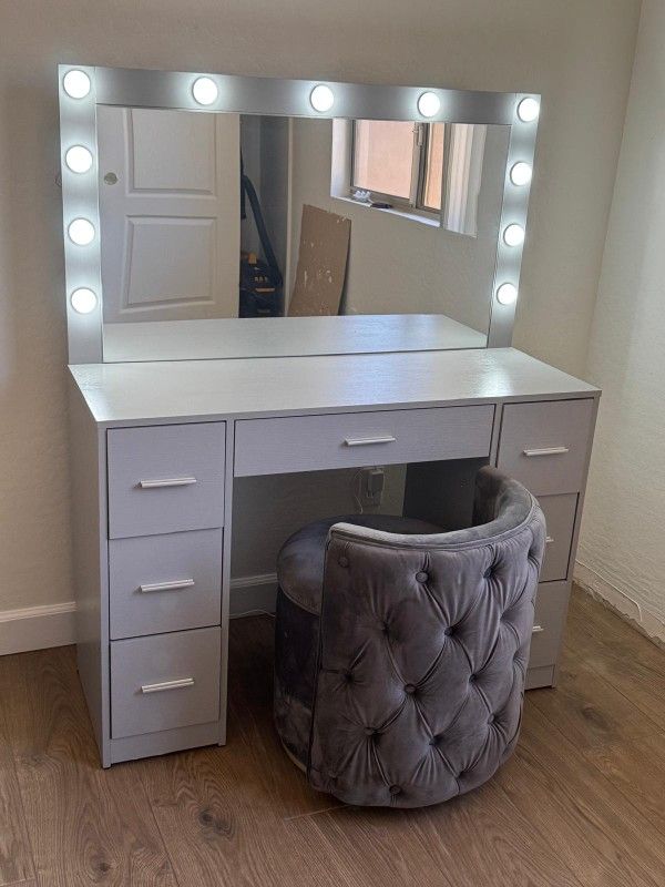 Beautiful Makeup Vanity And Chair