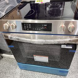 NEW Frigidaire Electric Range (Glass Top)