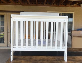 Crib (convert to twin bed)