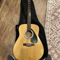 Yamaha F-310 6 String Guitar. Like New. Includes Case. 