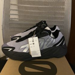 Adidas Yeezy 700  Geode Size 11.5 Ds 