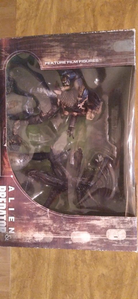 Alien & Predator Feature Film Figures