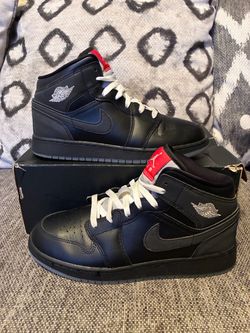 Air Jordan Retro 1 Mid Black Metallic Size 7Y
