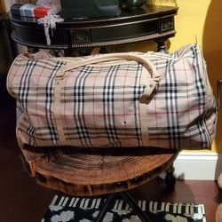 Stylish Duffle Bag.  Needs Repair!