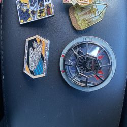 3 Disney Star Wars Trading Pins + 2 Box Lunch Star Wars Pins (top Left)