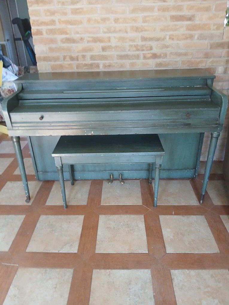 1953 Hunter Green Wurlitzer Harwood Spinet Piano 
