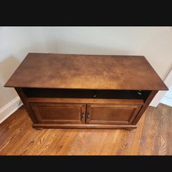 TV Stand with Shelves Excellent Condition