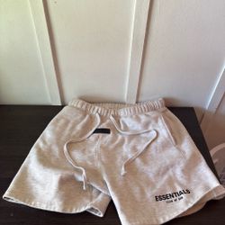 Essentials fear of God, light gray shorts