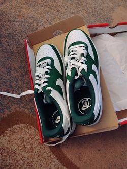 Nike dunk shoe Green white