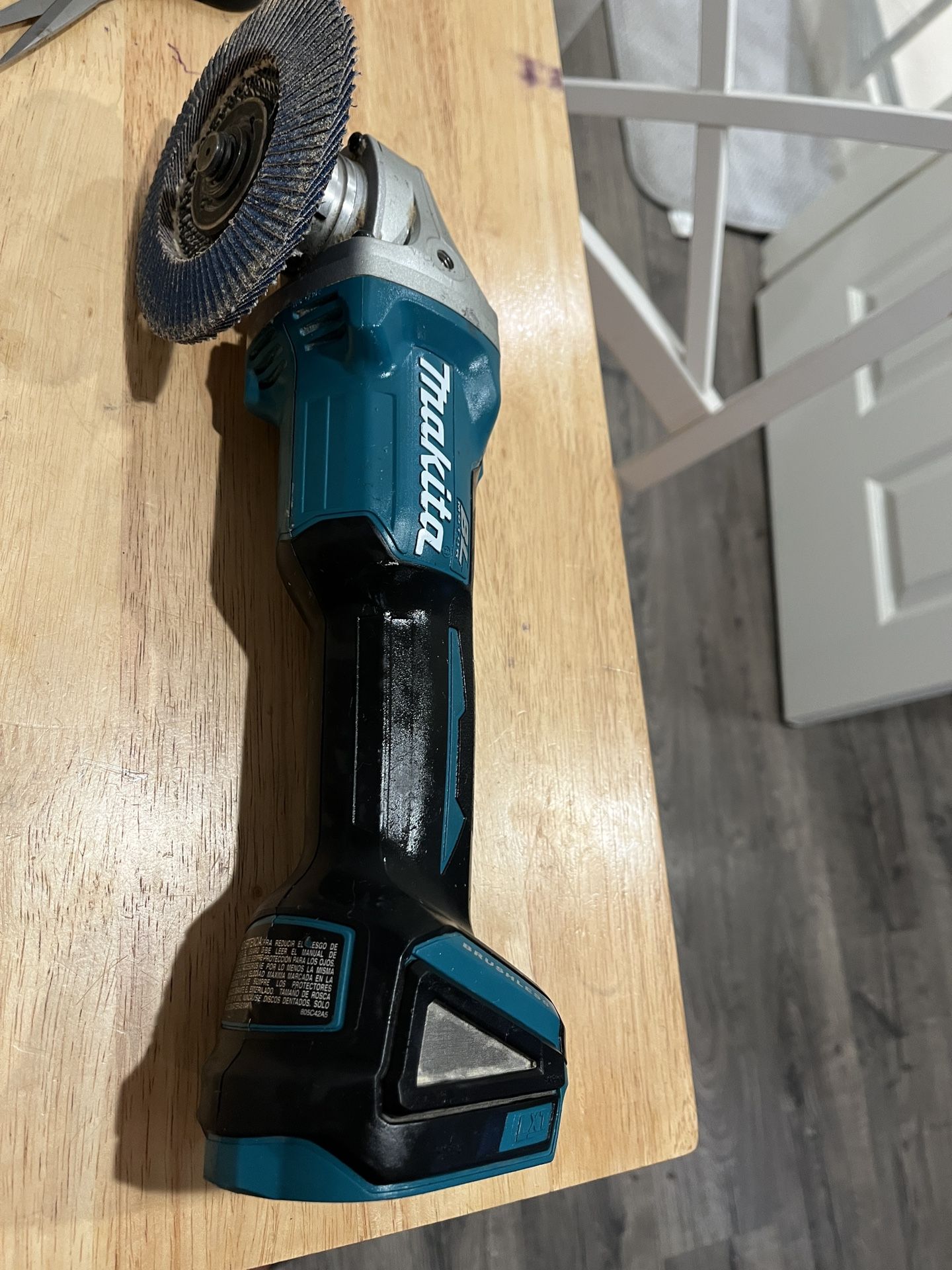 Makita 18V Lxt 5 1/2 / 5In X-Lock Angle Grinder